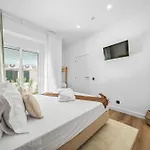 Urban Bliss Boutique 4*